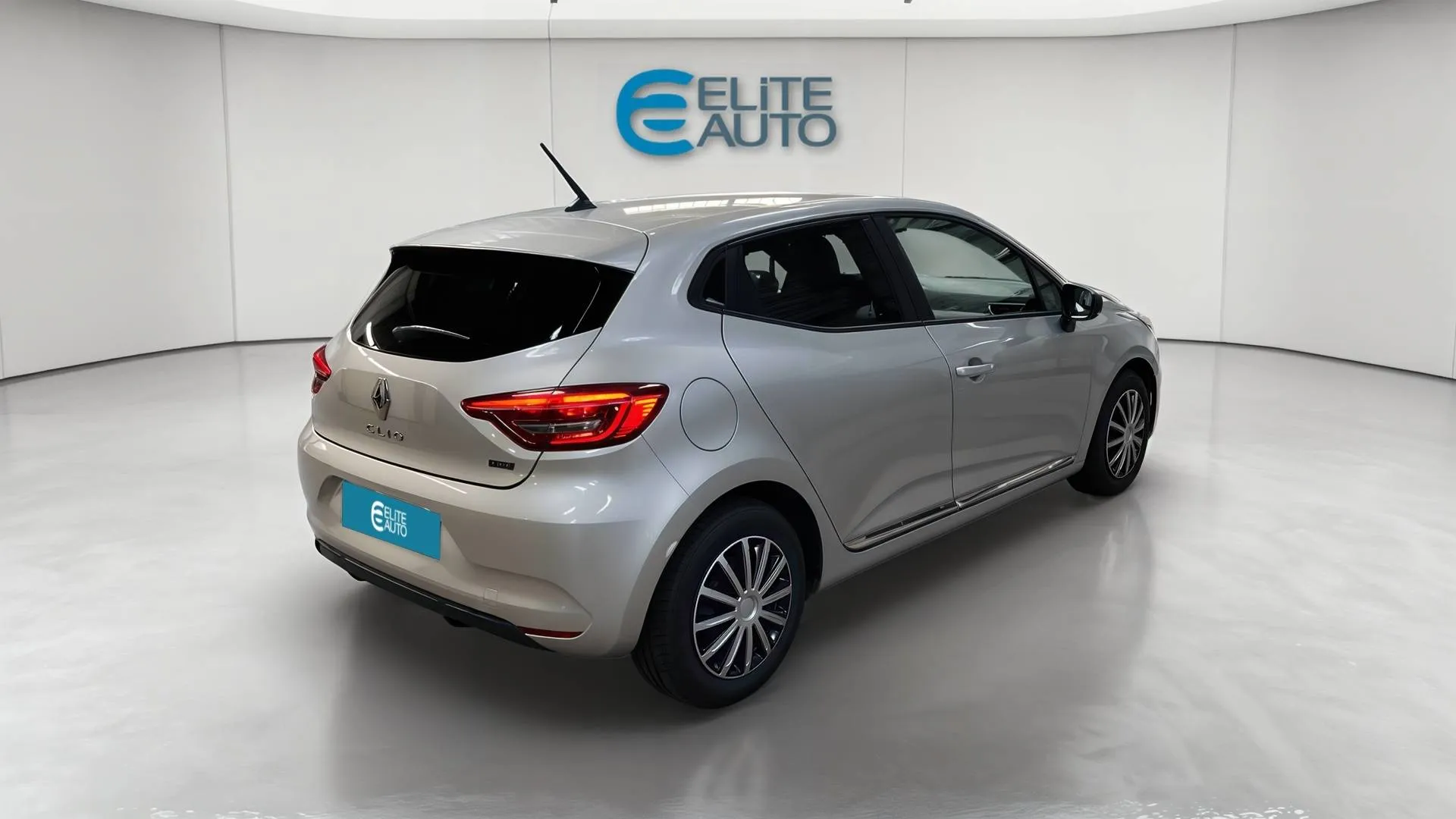 Acheter une renault Clio E-Tech full hybrid 145 d’occasion avec 32586km disponible immédiatement - photo 3