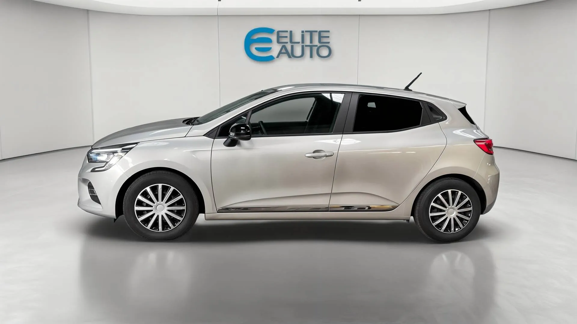 Acheter une renault Clio E-Tech full hybrid 145 d’occasion avec 32586km disponible immédiatement - photo 4