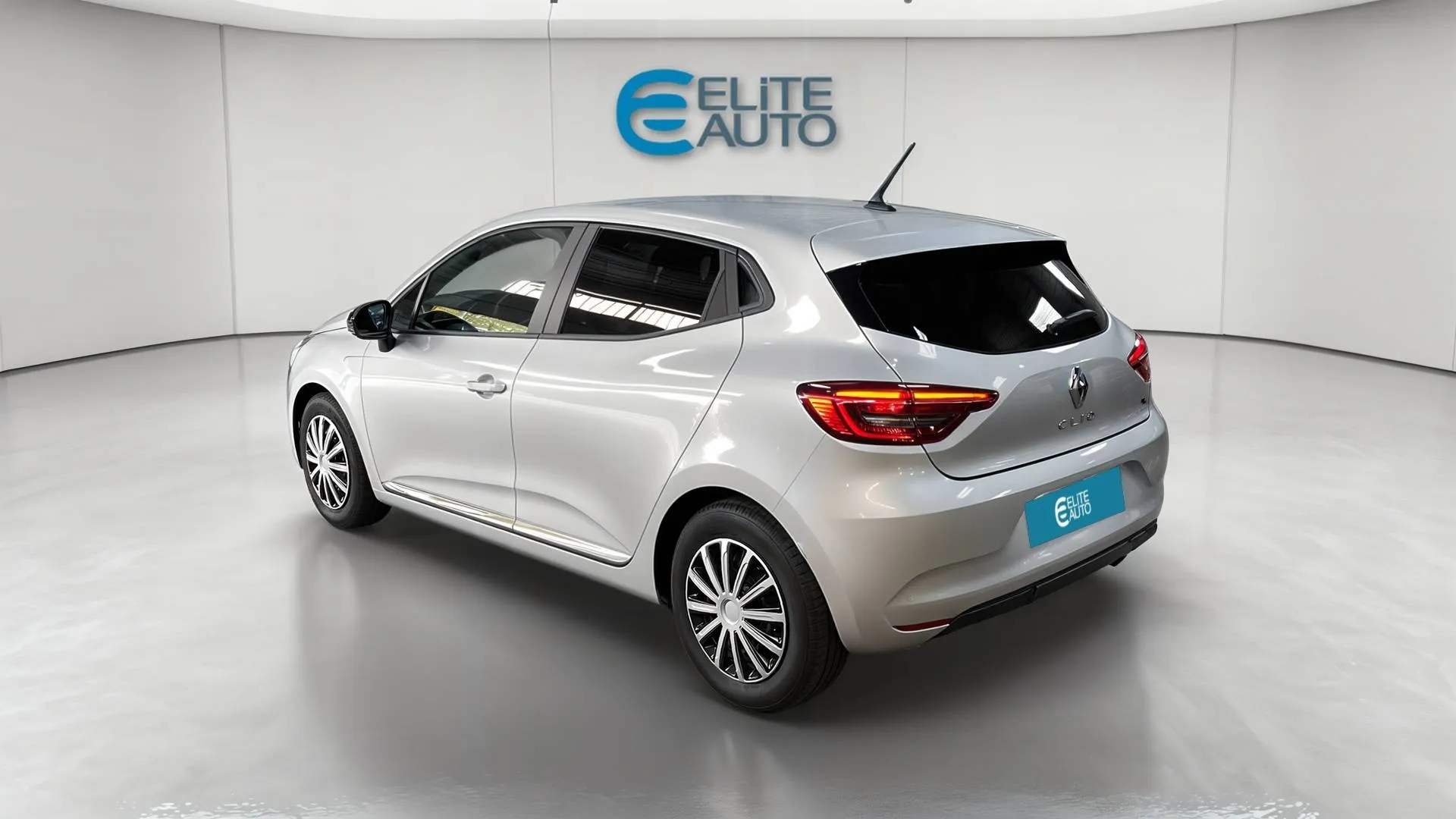 Acheter une renault Clio E-Tech full hybrid 145 d’occasion avec 32586km disponible immédiatement - photo 8