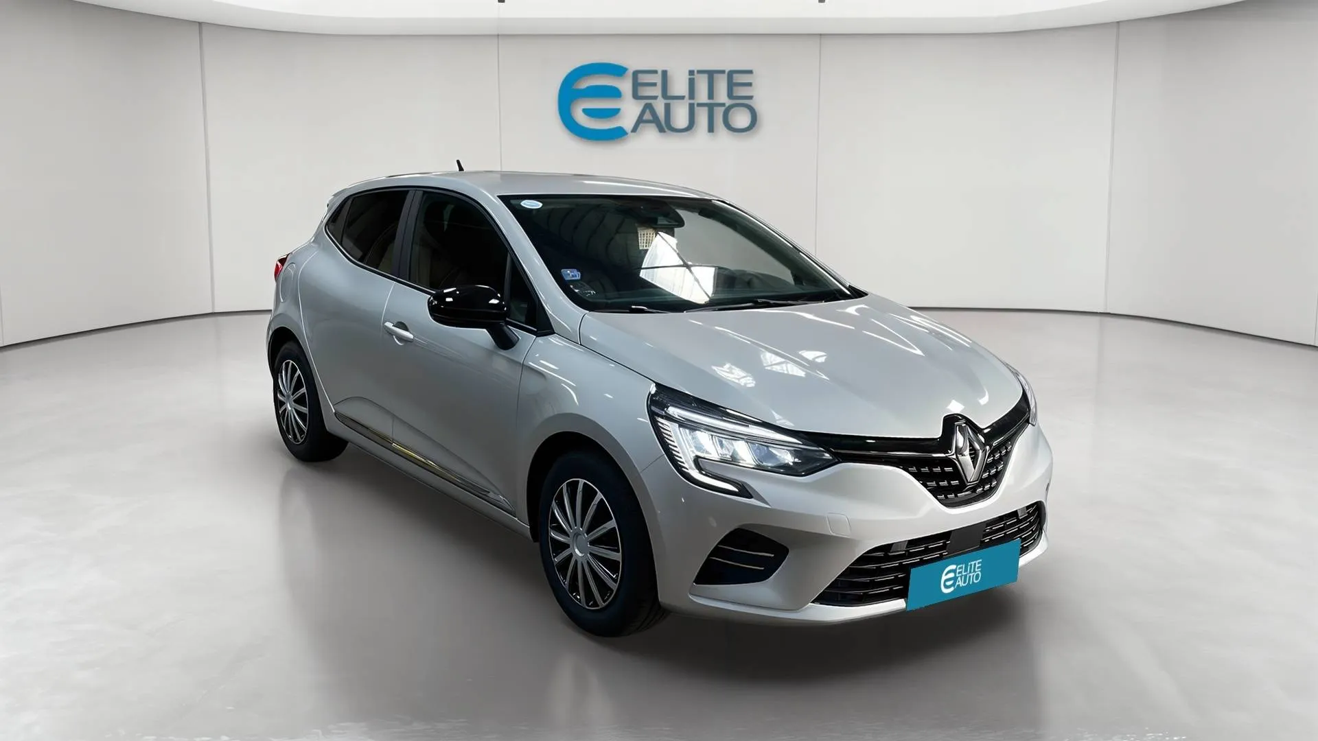 Acheter une renault Clio E-Tech full hybrid 145 d’occasion avec 32586km disponible immédiatement - photo 6
