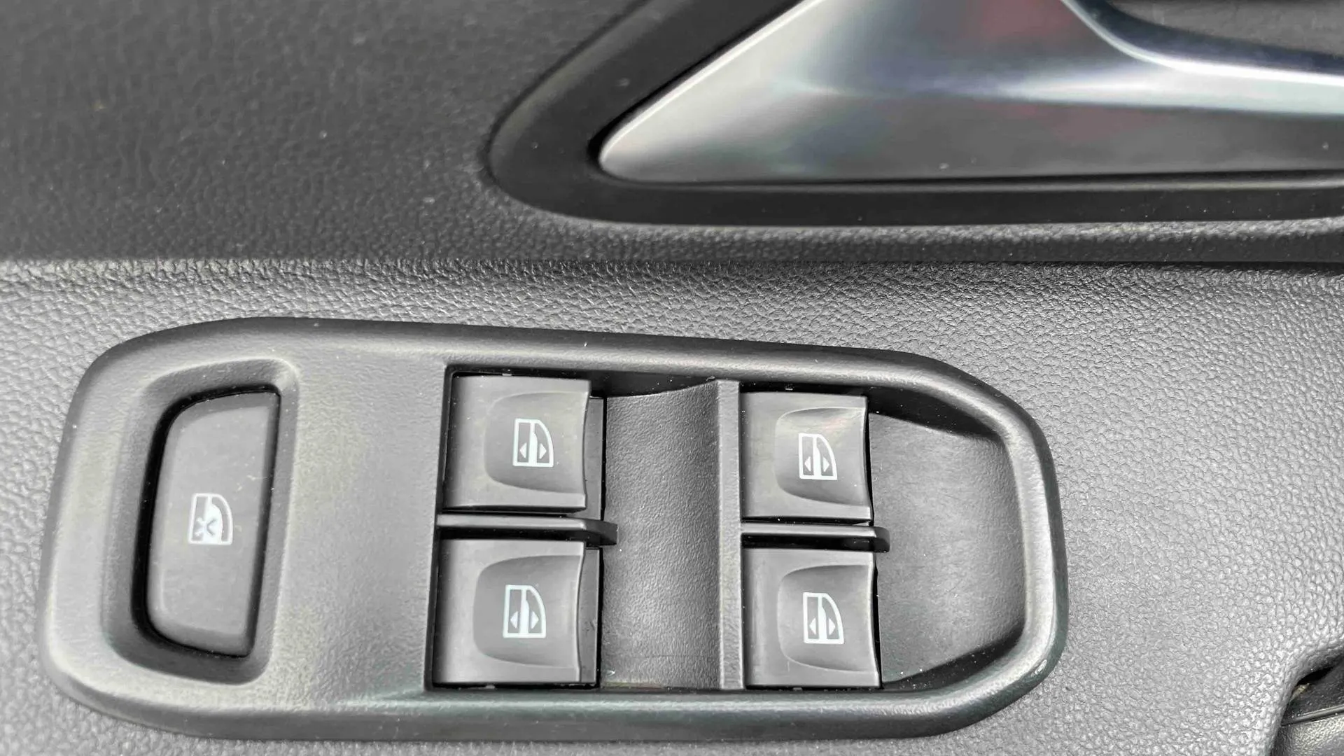 Acheter une dacia Duster TCe 90 FAP 4x2 d’occasion avec 87000km disponible immédiatement - photo 17