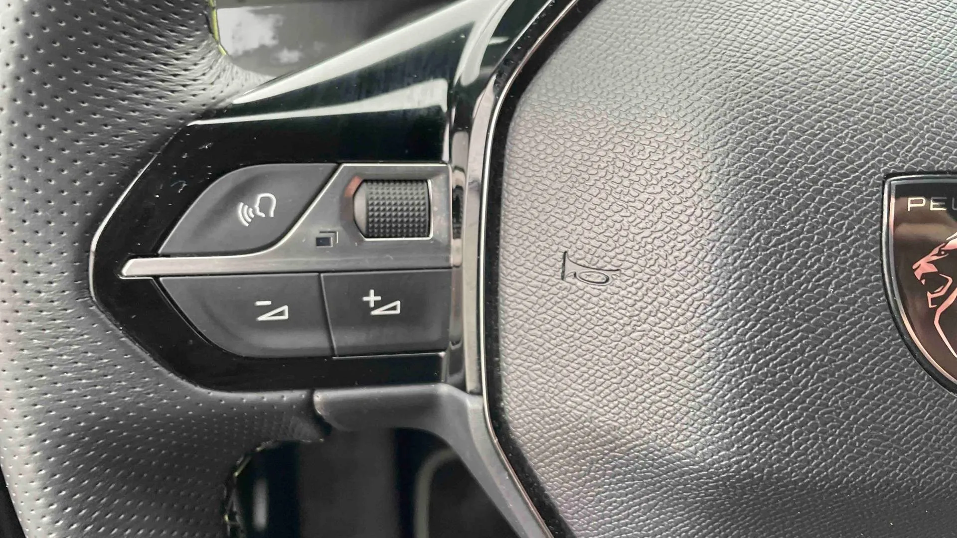 Acheter une peugeot 2008 Electrique 156 ch 54 kWh d’occasion avec 21388km disponible immédiatement - photo 18