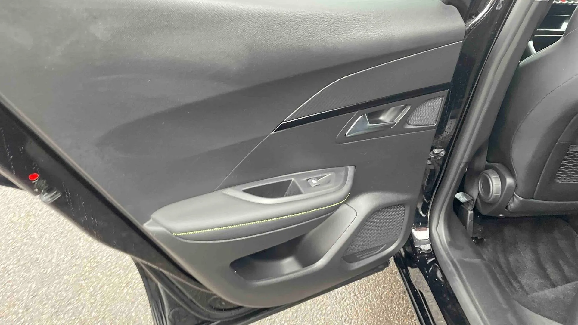 Acheter une peugeot 2008 Electrique 156 ch 54 kWh d’occasion avec 21388km disponible immédiatement - photo 24