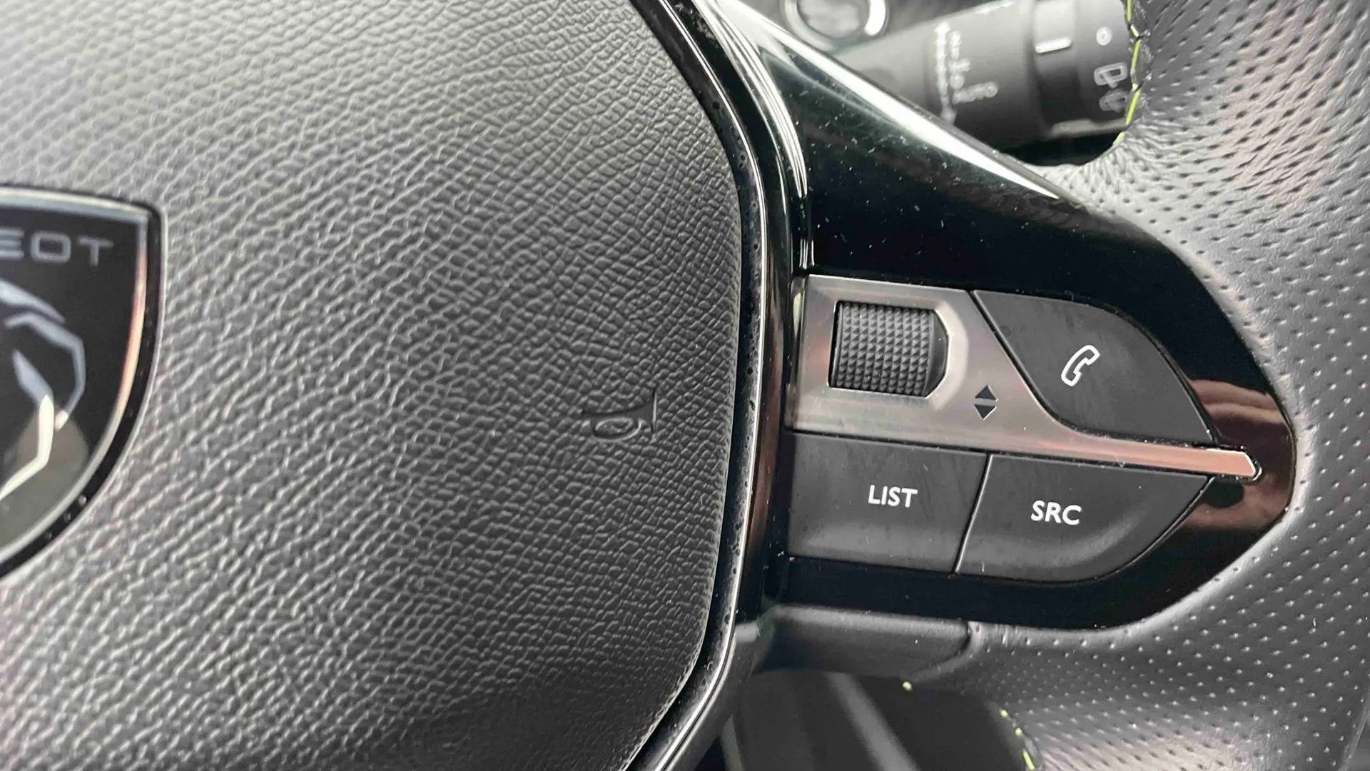 Acheter une peugeot 2008 Electrique 156 ch 54 kWh d’occasion avec 21388km disponible immédiatement - photo 17