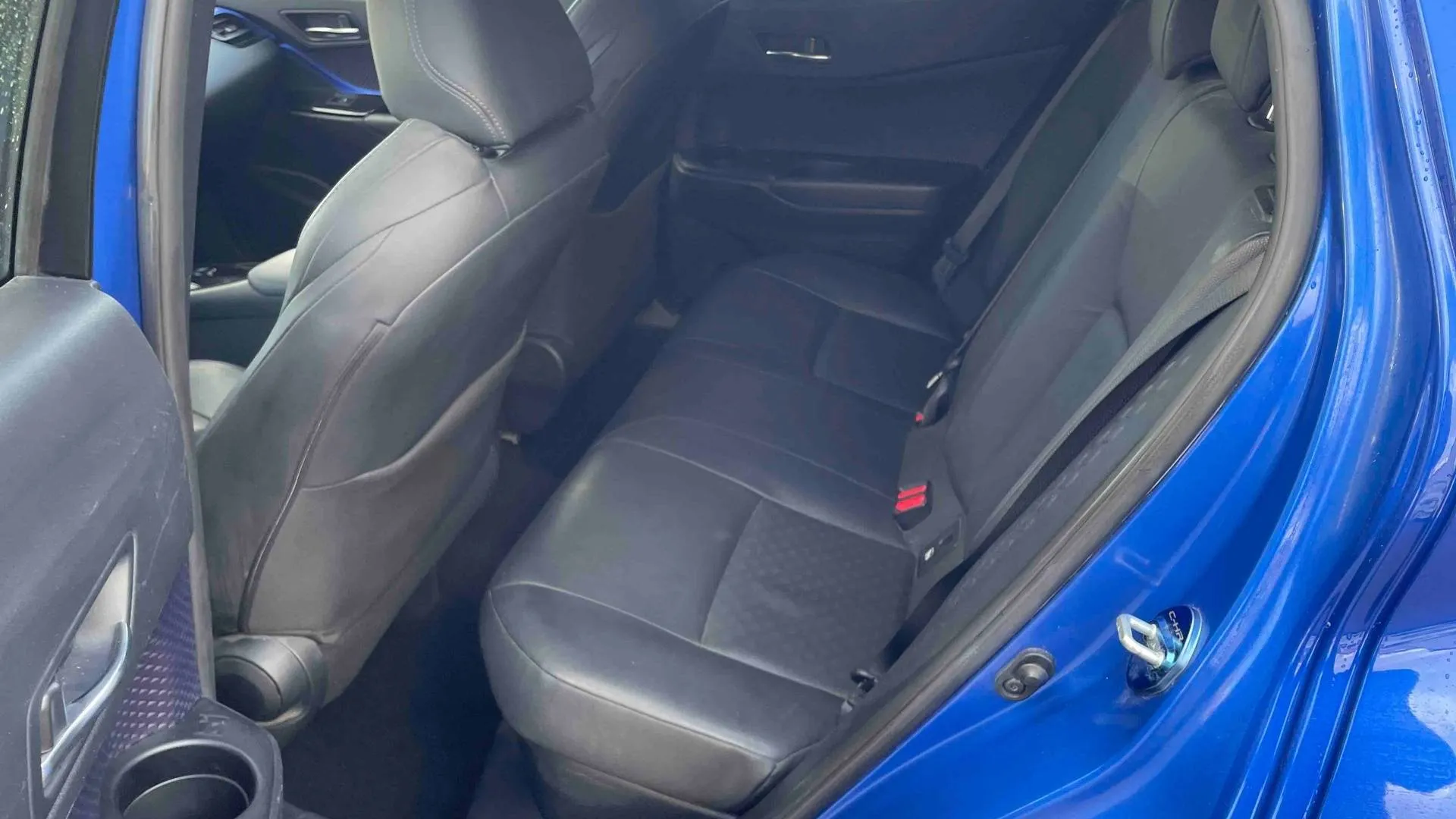 Acheter une toyota C-HR Hybride 122h d’occasion avec 88908km disponible immédiatement - photo 12