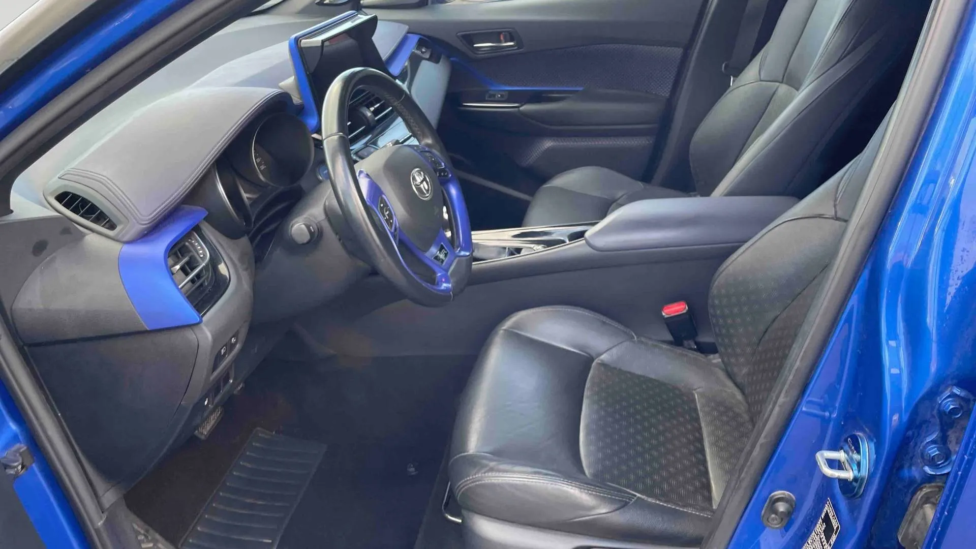Acheter une toyota C-HR Hybride 122h d’occasion avec 88908km disponible immédiatement - photo 11