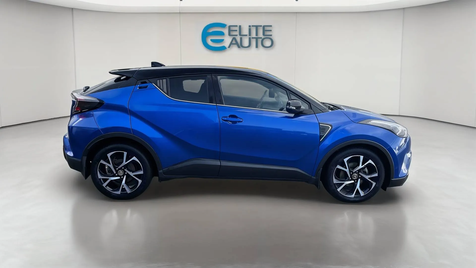 Acheter une toyota C-HR Hybride 122h d’occasion avec 88908km disponible immédiatement - photo 2