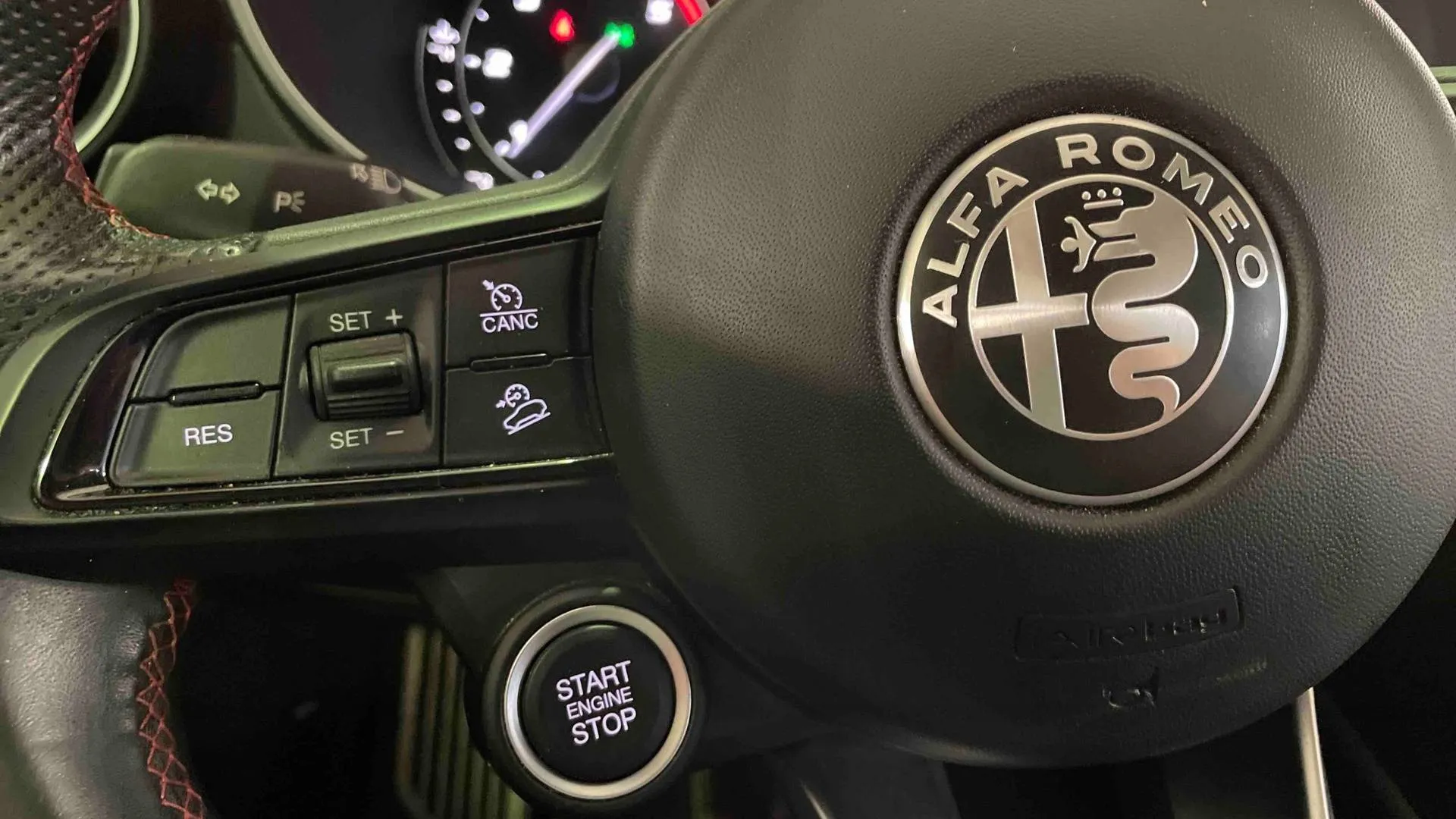 Acheter une alfa-romeo Stelvio 2.2 190 ch Q4 AT8 d’occasion avec 50170km disponible immédiatement - photo 22