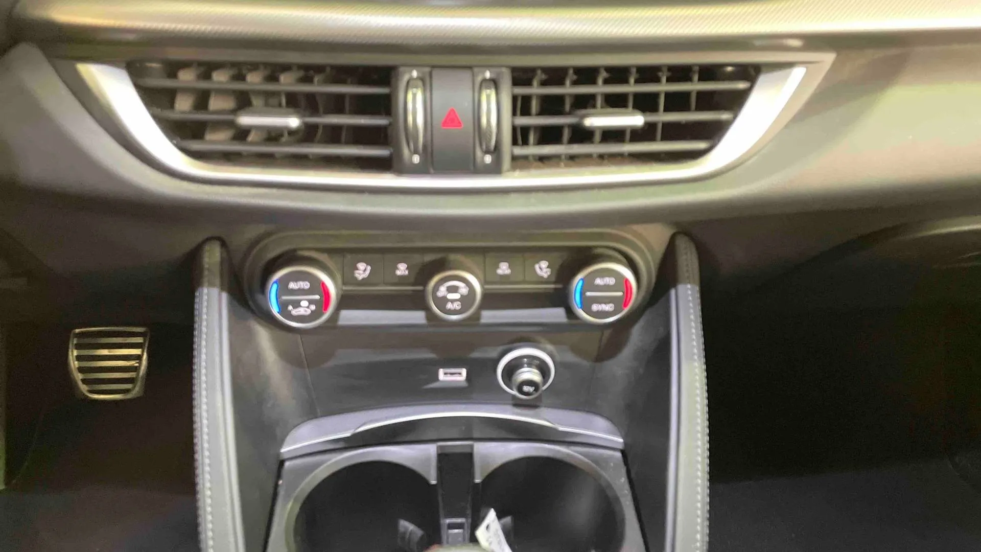 Acheter une alfa-romeo Stelvio 2.2 190 ch Q4 AT8 d’occasion avec 50170km disponible immédiatement - photo 29