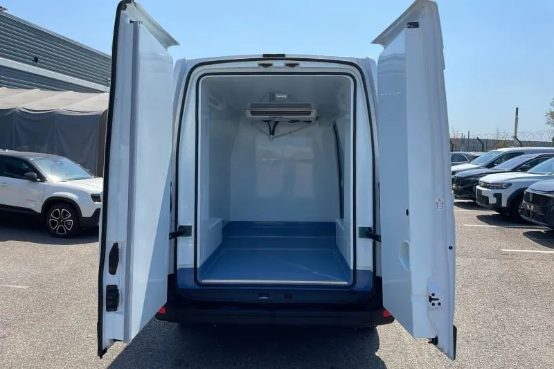 Utilitaire renault TRAC F3500 L2H2 BLUE DCI 145 CONFORT 4 portes neuf moins cher par mandataire - photo 34