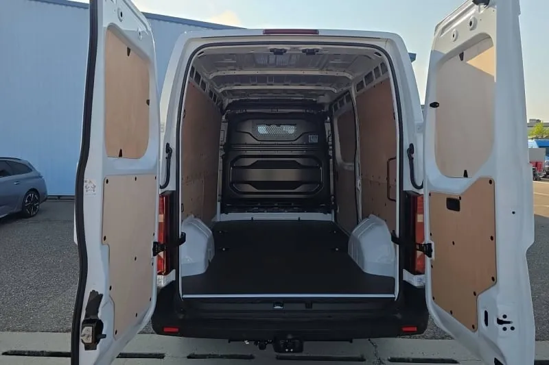 Utilitaire renault BLUE DCI 130 L2H2 3T5 TR EXTRA 4 portes neuf moins cher par mandataire - photo 14