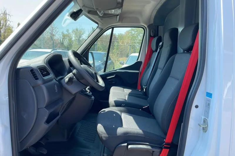 Utilitaire renault TRAC F3500 L2H2 BLUE DCI 145 CONFORT 4 portes neuf moins cher par mandataire - photo 14