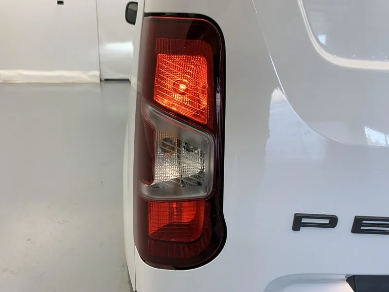 Utilitaire peugeot PARTNER FGN DIESEL 100 CH M MANUELLE 4 portes neuf moins cher par mandataire - photo 11