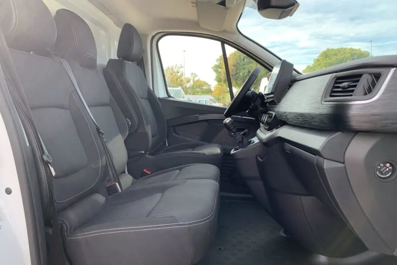 Utilitaire renault BLUE DCI 130 L2H1 3T GSR2 EXTRA 4 portes neuf moins cher par mandataire - photo 9