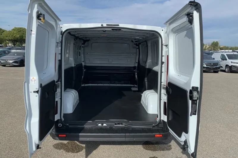 Utilitaire renault BLUE DCI 130 L2H1 3T GSR2 EXTRA 4 portes neuf moins cher par mandataire - photo 11