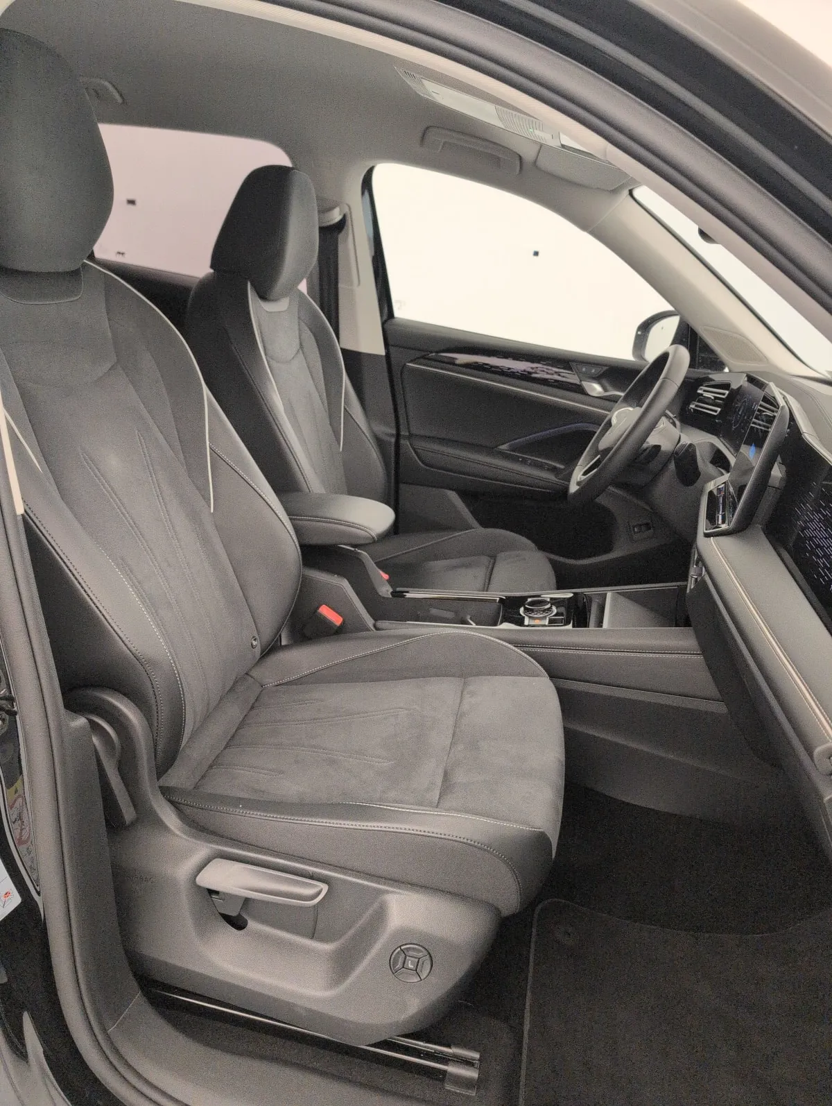 VOLKSWAGEN TIGUAN 2.0 TDI 150ch DSG7 Elegance - photo 9