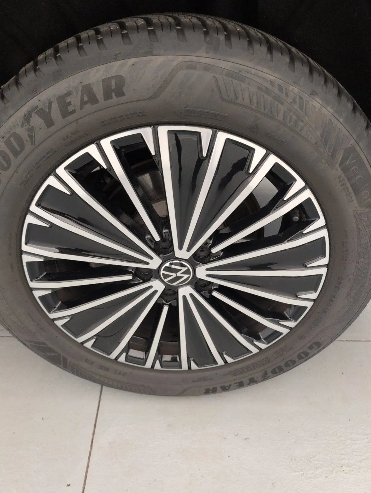 VOLKSWAGEN TIGUAN 2.0 TDI 150ch DSG7 Elegance - photo 12