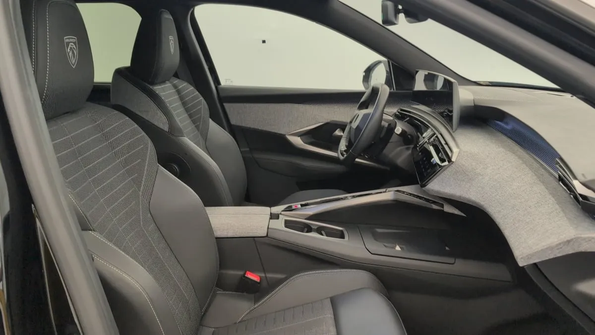 Acheter une peugeot HYBRID 145CH E-DCS6 GT d’occasion avec 21483km disponible immédiatement - photo 9