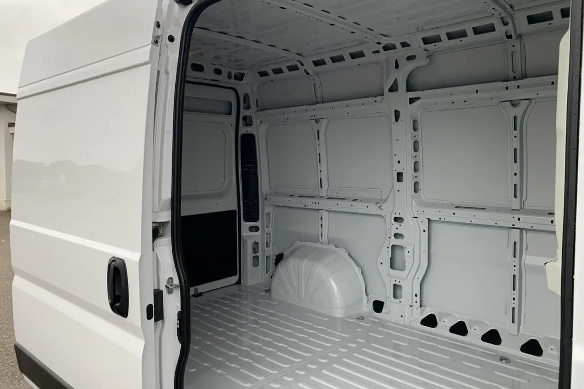 Utilitaire peugeot BOXER FGN DIESEL 140 CH L2H2 3.3 T MANUELLE ACTIVE 4 portes neuf moins cher par mandataire - photo 9