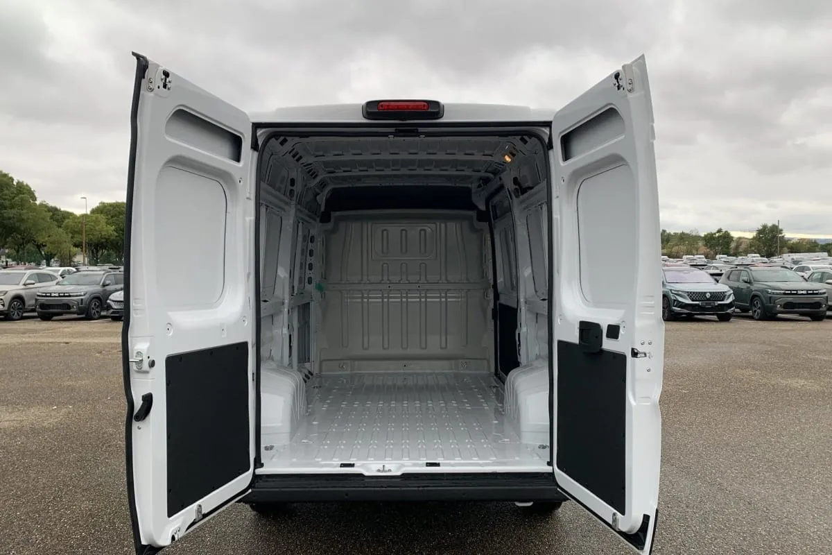 Utilitaire peugeot BOXER FGN DIESEL 140 CH L2H2 3.3 T MANUELLE ACTIVE 4 portes neuf moins cher par mandataire - photo 10