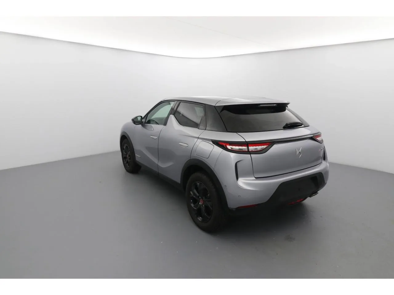 Acheter une ds DS DS3 Crossback PureTech 130 EAT8 Performance Line d’occasion avec 27200km disponible immédiatement - photo 7