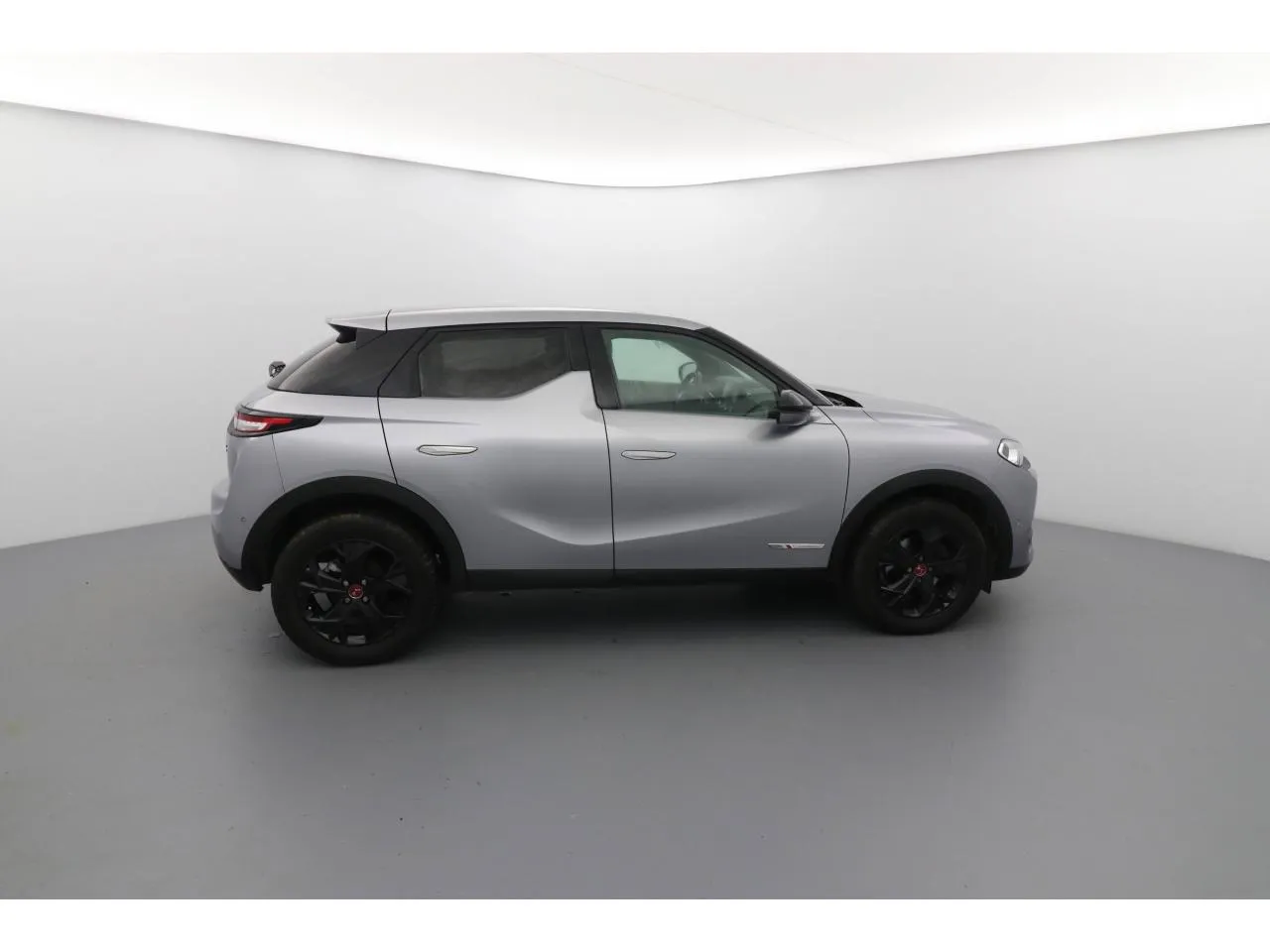 Acheter une ds DS DS3 Crossback PureTech 130 EAT8 Performance Line d’occasion avec 27200km disponible immédiatement - photo 8
